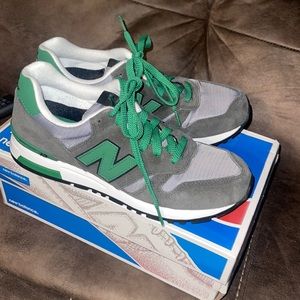 men’s new balance classics sneakers